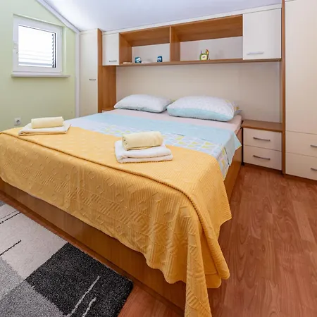 Apartman Lille By Interhome Trogir